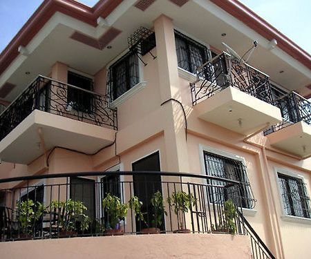 Royal Taal Inn Tagaytay City Exterior photo