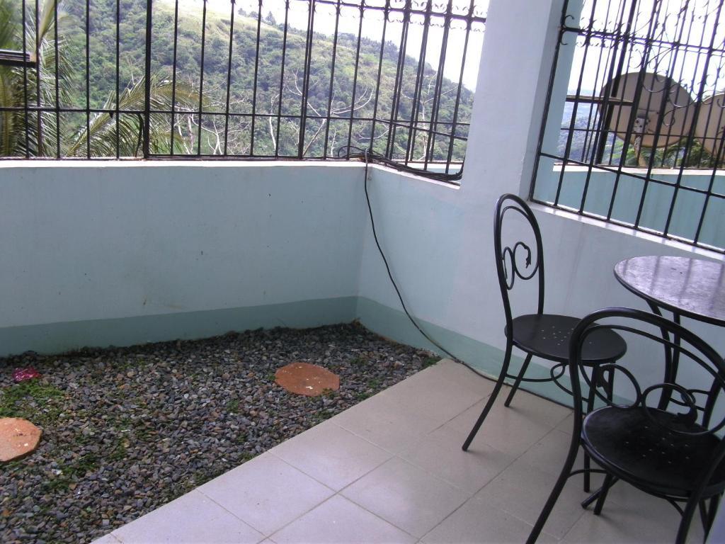 Royal Taal Inn Tagaytay City Room photo
