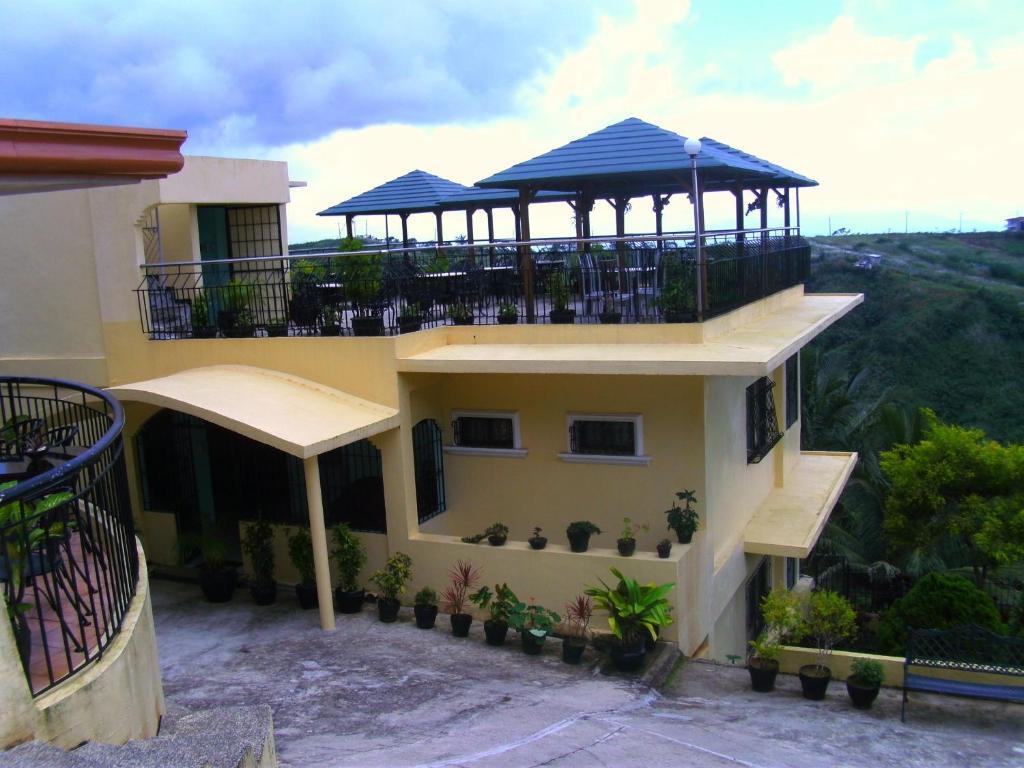 Royal Taal Inn Tagaytay City Exterior photo