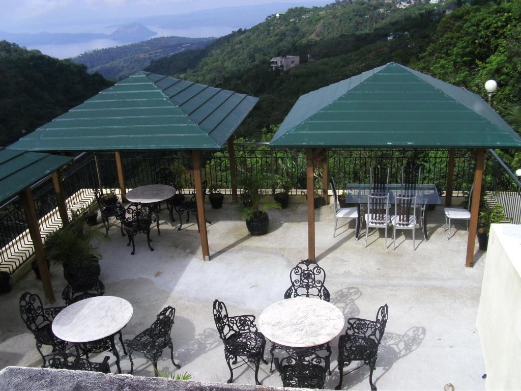 Royal Taal Inn Tagaytay City Exterior photo