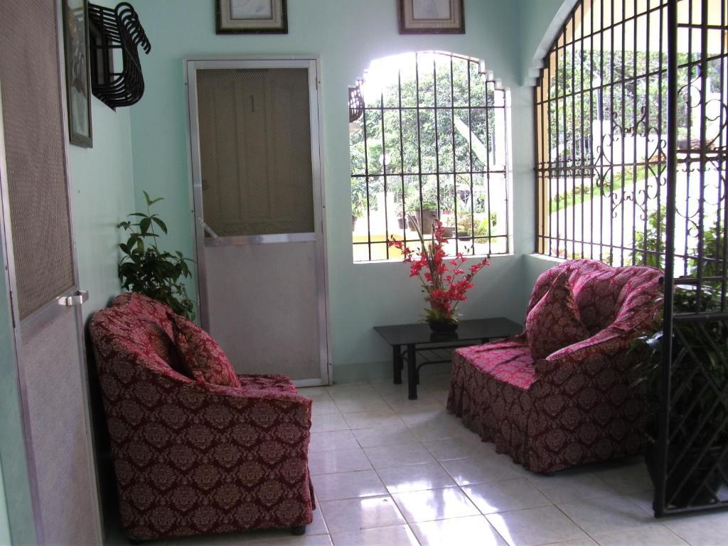 Royal Taal Inn Tagaytay City Exterior photo