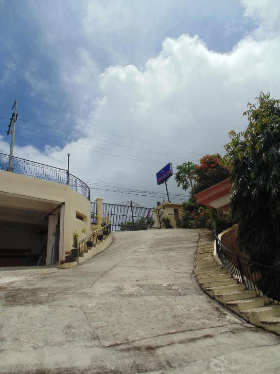 Royal Taal Inn Tagaytay City Exterior photo