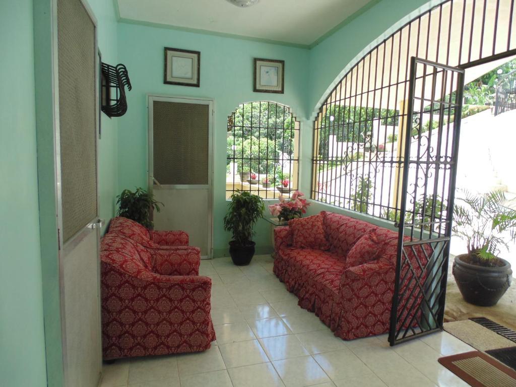 Royal Taal Inn Tagaytay City Exterior photo