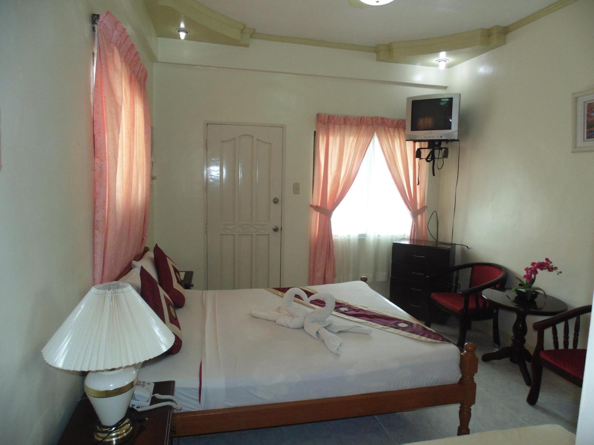 Royal Taal Inn Tagaytay City Exterior photo