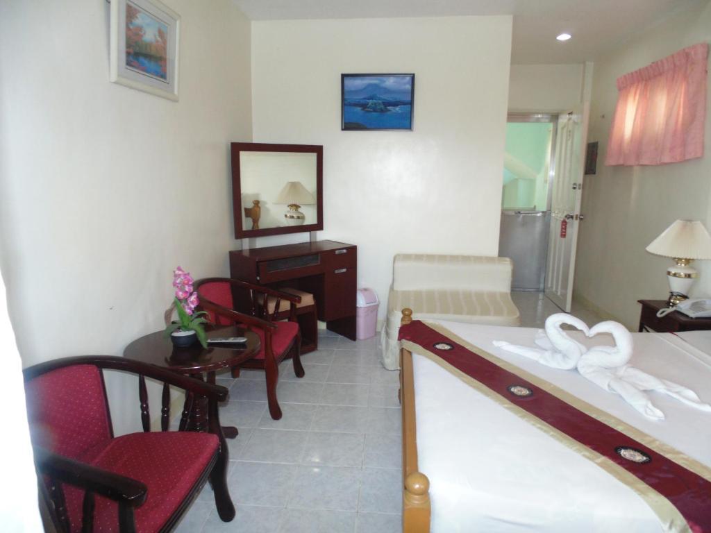 Royal Taal Inn Tagaytay City Room photo