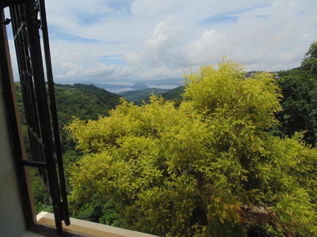 Royal Taal Inn Tagaytay City Room photo