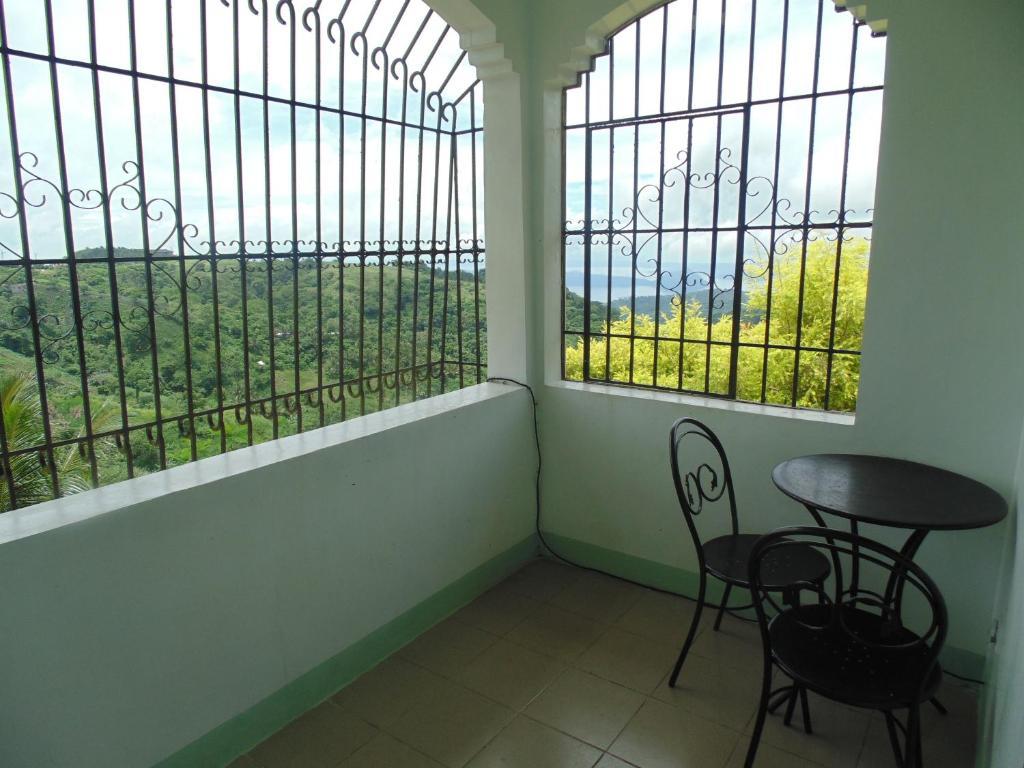 Royal Taal Inn Tagaytay City Room photo