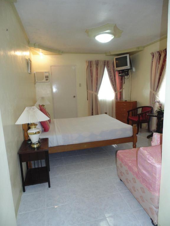 Royal Taal Inn Tagaytay City Room photo
