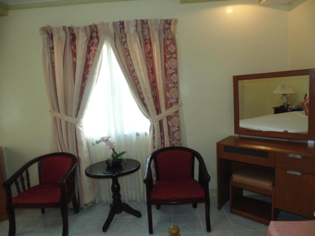 Royal Taal Inn Tagaytay City Room photo