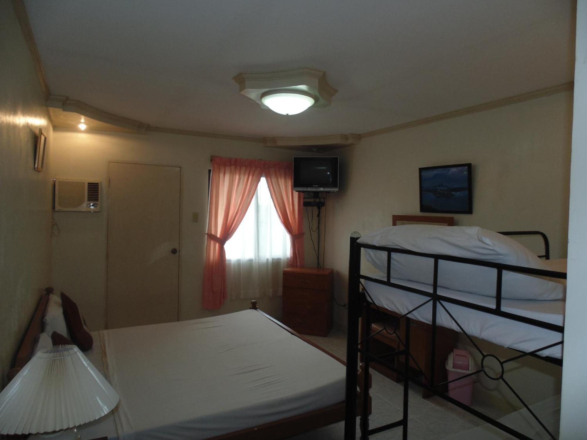 Royal Taal Inn Tagaytay City Exterior photo