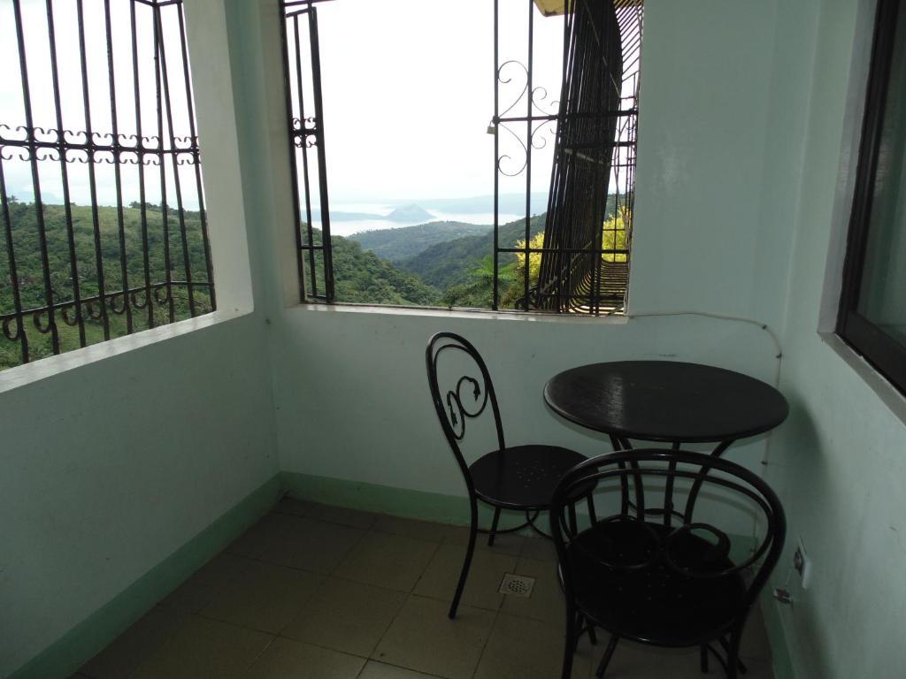Royal Taal Inn Tagaytay City Room photo