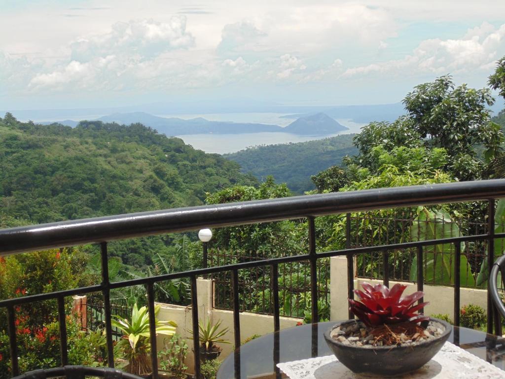 Royal Taal Inn Tagaytay City Room photo
