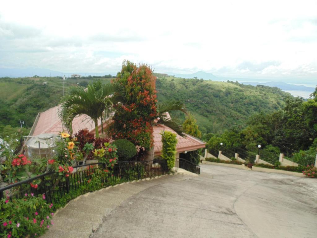 Royal Taal Inn Tagaytay City Room photo