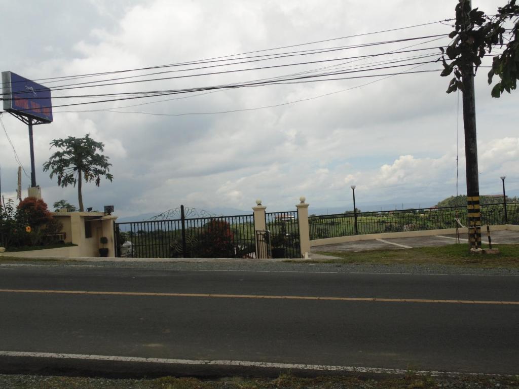Royal Taal Inn Tagaytay City Room photo