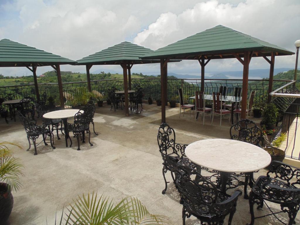 Royal Taal Inn Tagaytay City Exterior photo