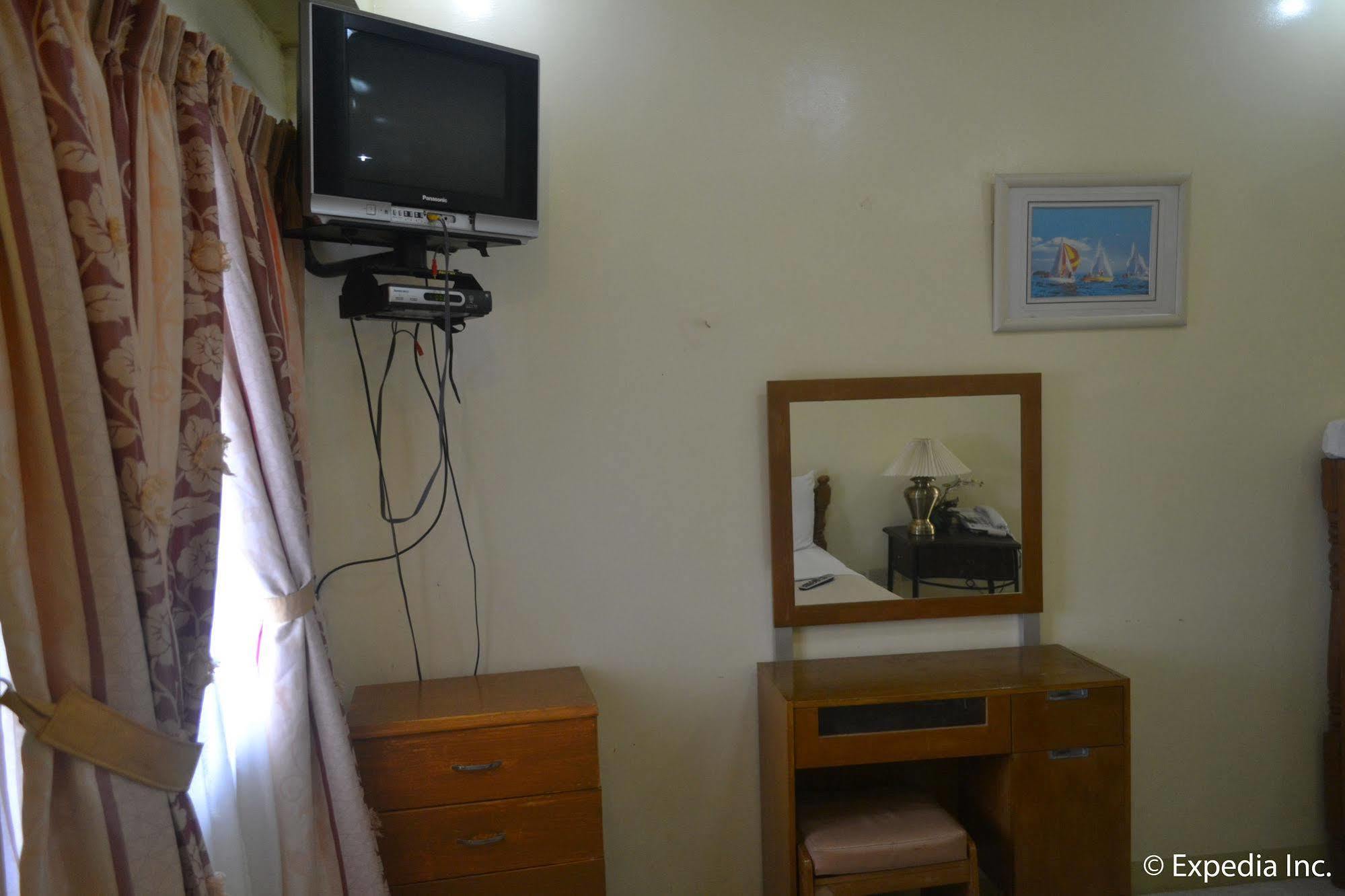 Royal Taal Inn Tagaytay City Exterior photo