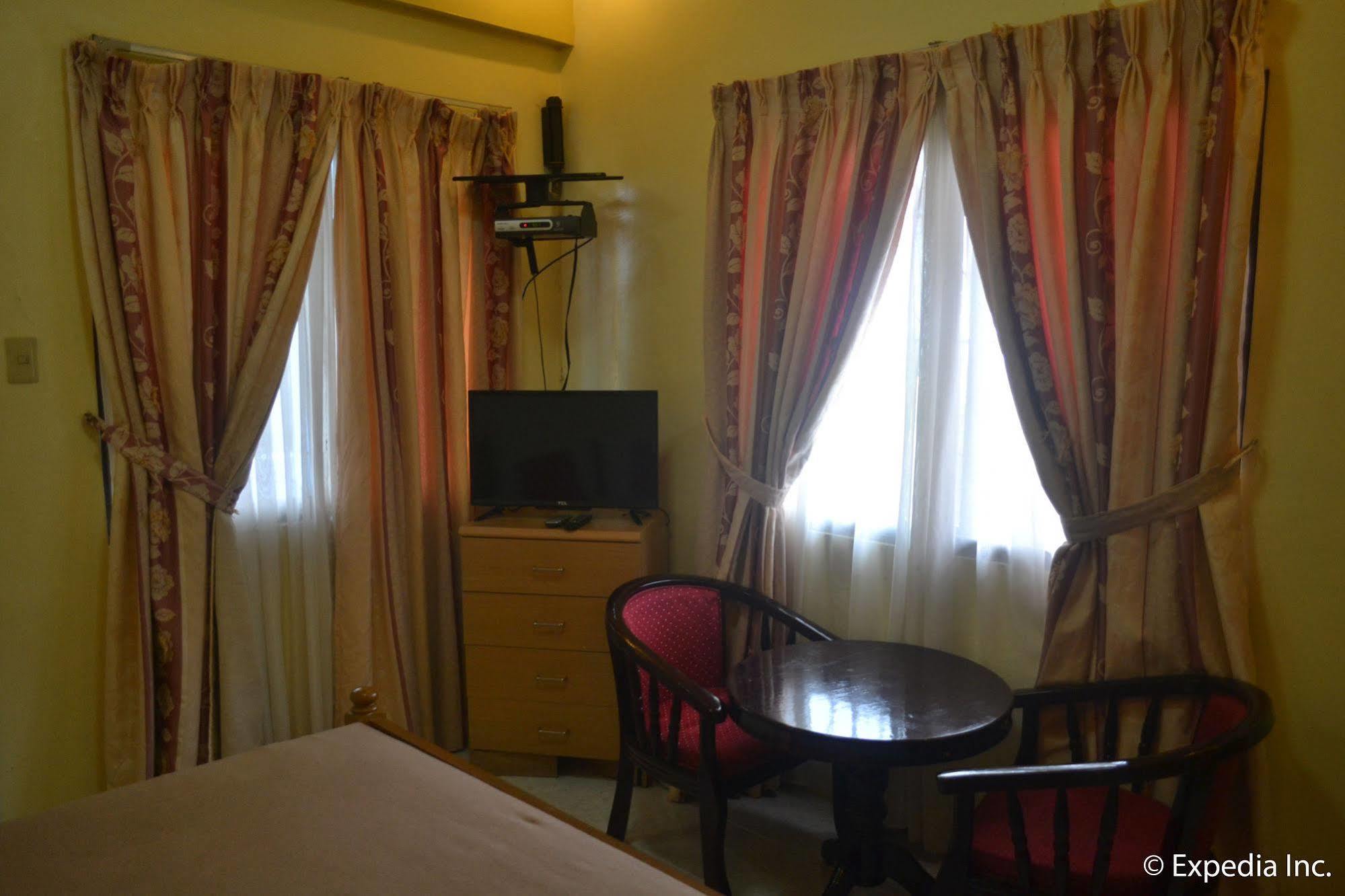 Royal Taal Inn Tagaytay City Exterior photo