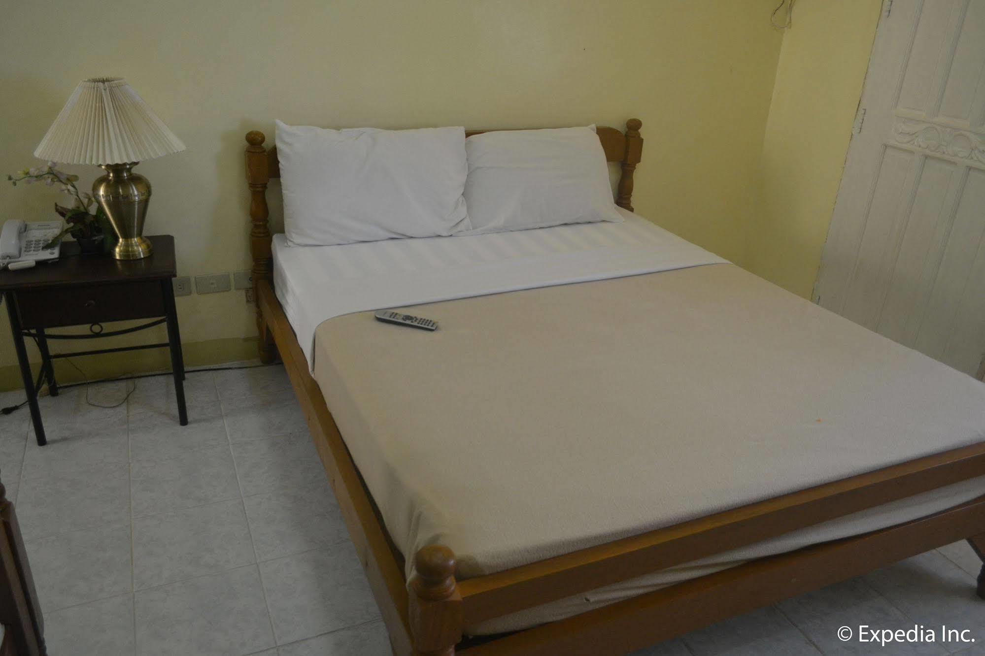Royal Taal Inn Tagaytay City Exterior photo