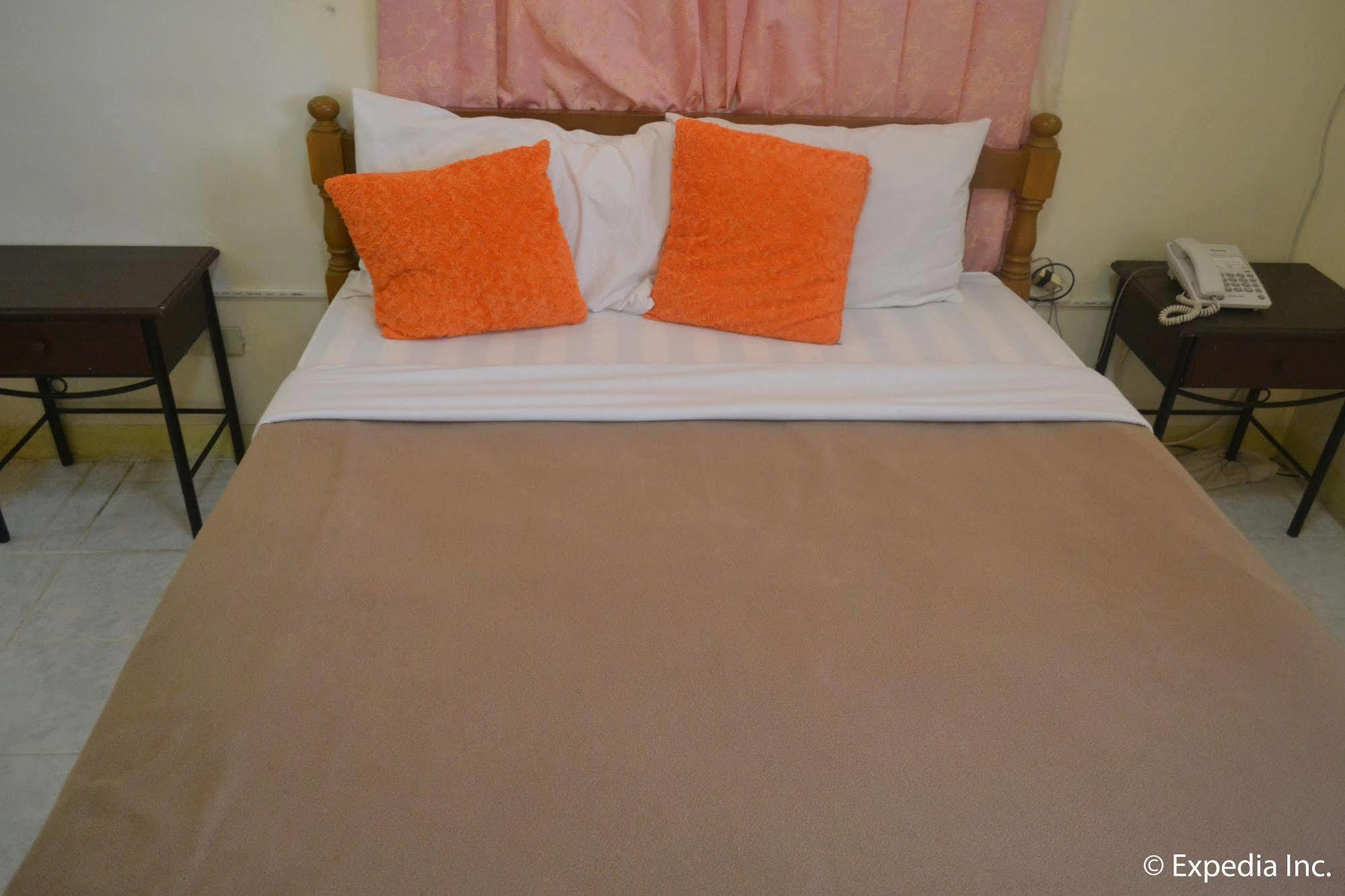 Royal Taal Inn Tagaytay City Exterior photo