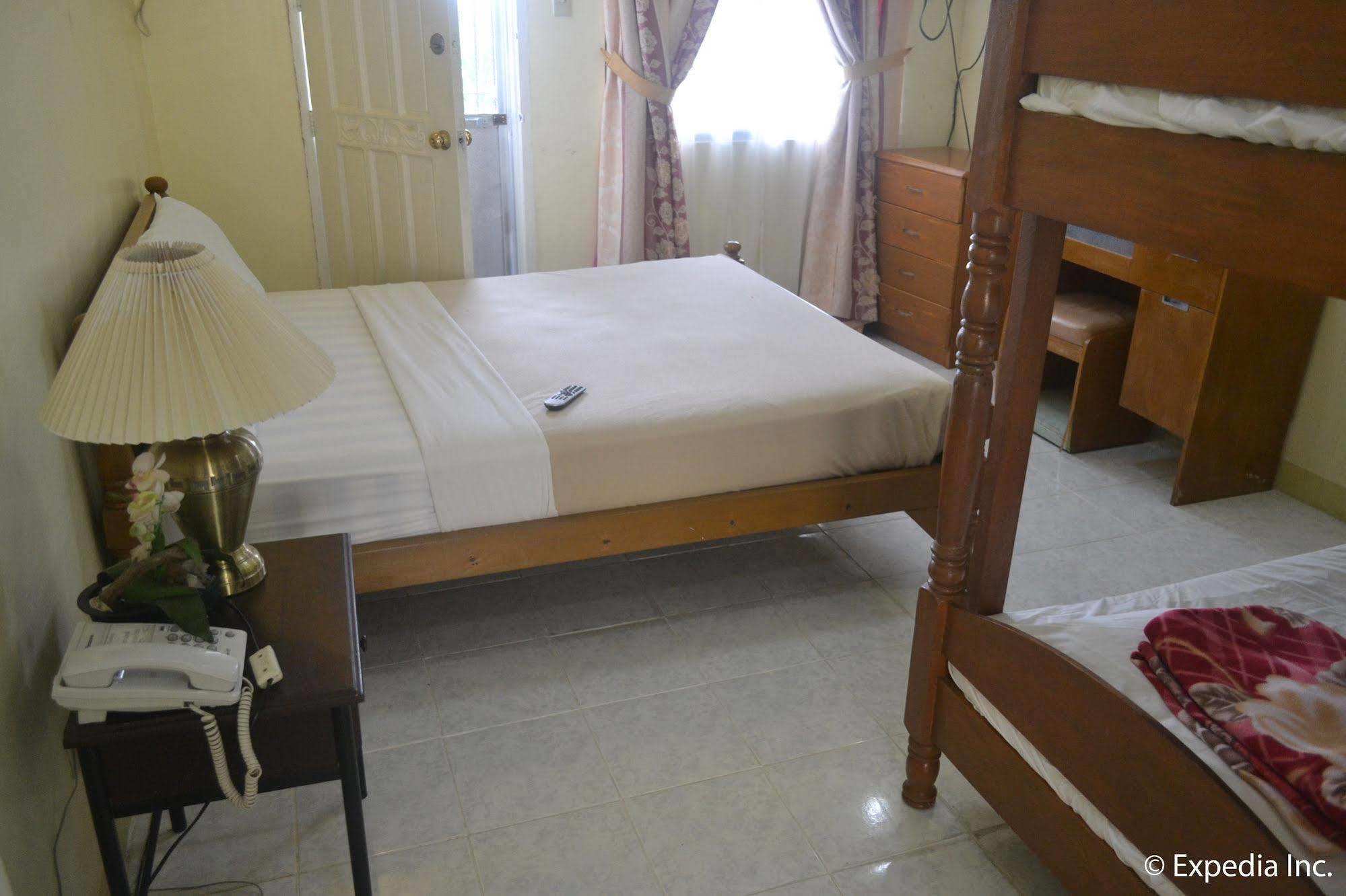 Royal Taal Inn Tagaytay City Exterior photo