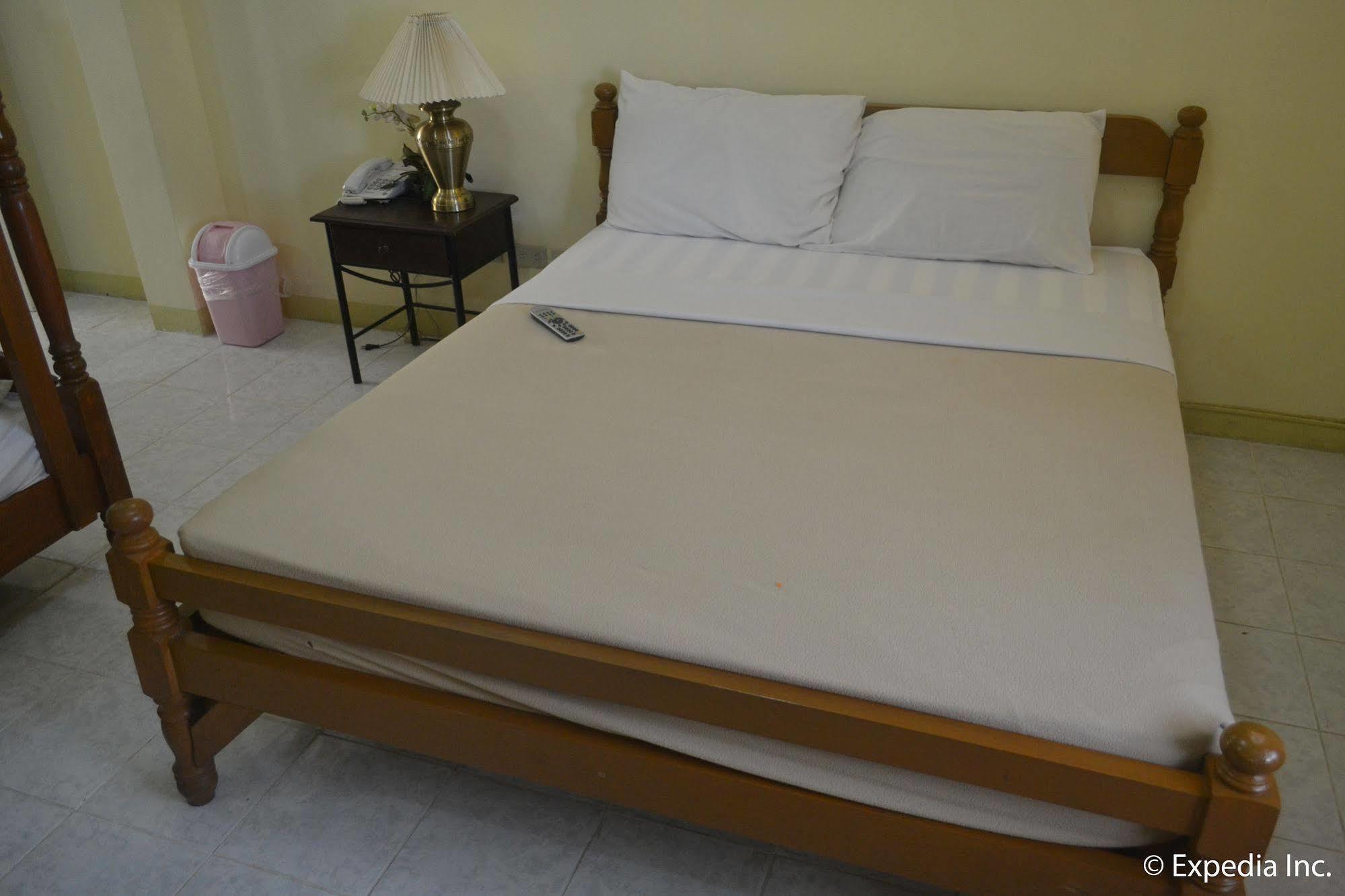 Royal Taal Inn Tagaytay City Exterior photo