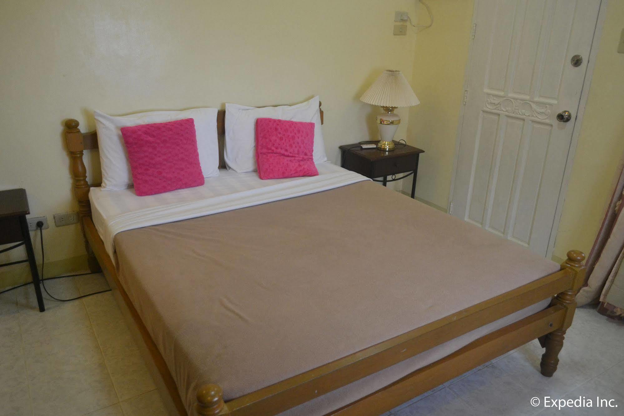 Royal Taal Inn Tagaytay City Exterior photo